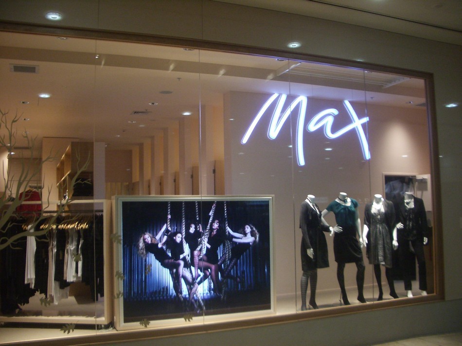 Illuminated Retail Sign - Max Fashion